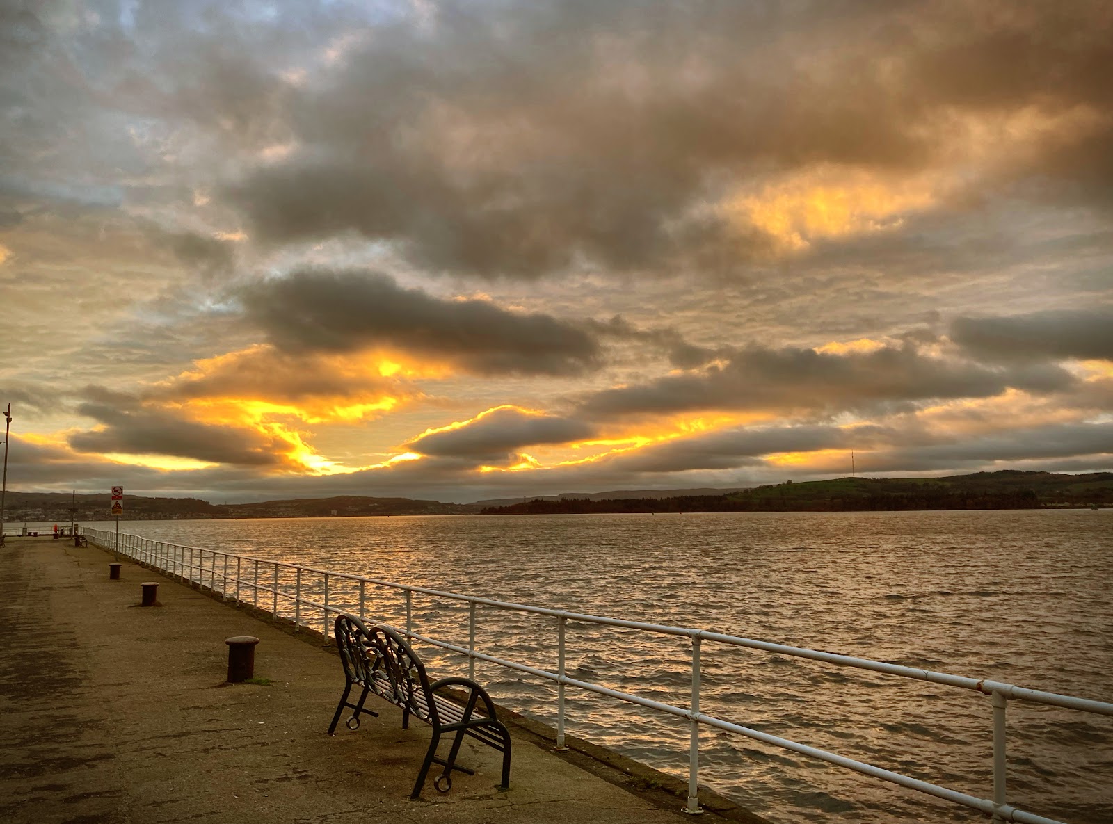 https://whatremovals.co.uk/wp-content/uploads/2022/02/Helensburgh Seafront-300x222.jpeg